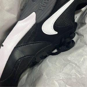 Nike shoes (5y) black and white
